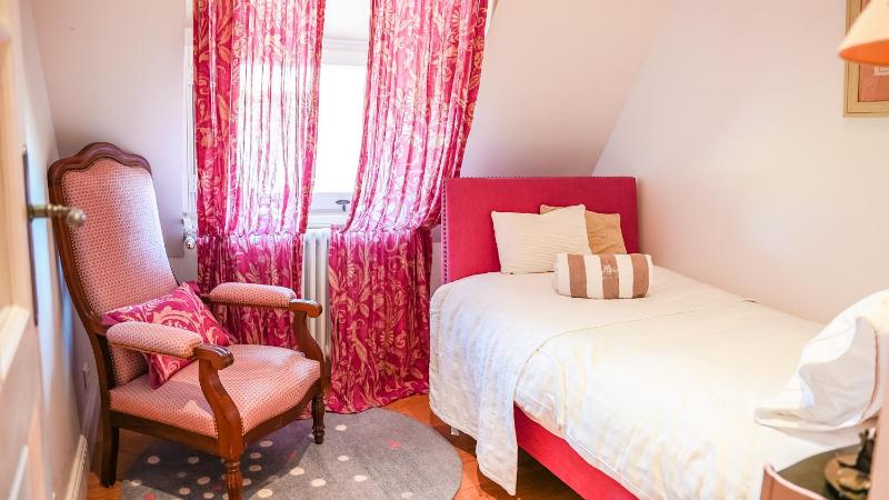 Comfort Triple Room with Kitchenette image 4
