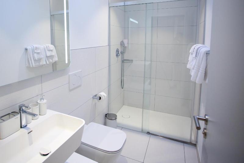 Double Room with Balcony image 1