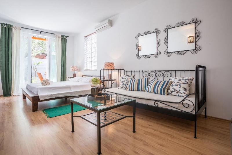 Studio Apartment with Garden View image 3