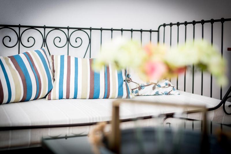 Studio Apartment with Garden View image 4
