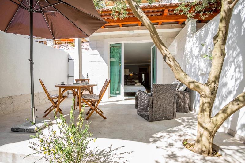 Studio Apartment with Garden View image 1