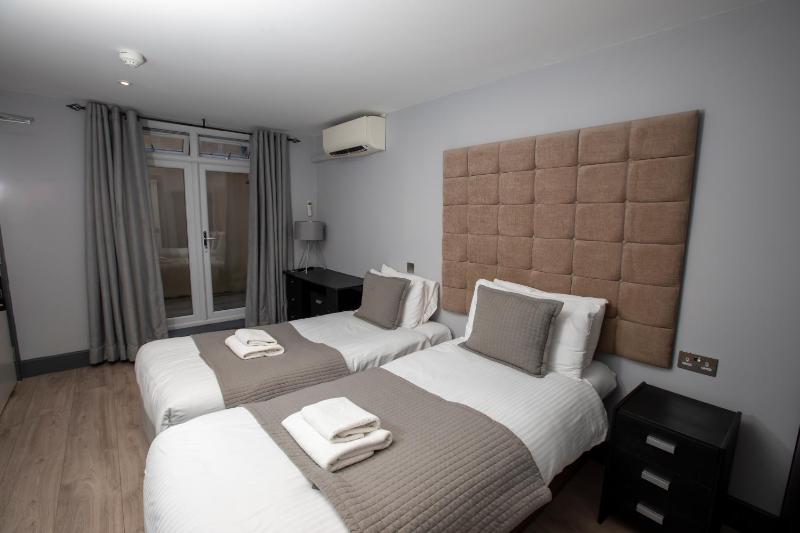 Deluxe Twin Studio image 3