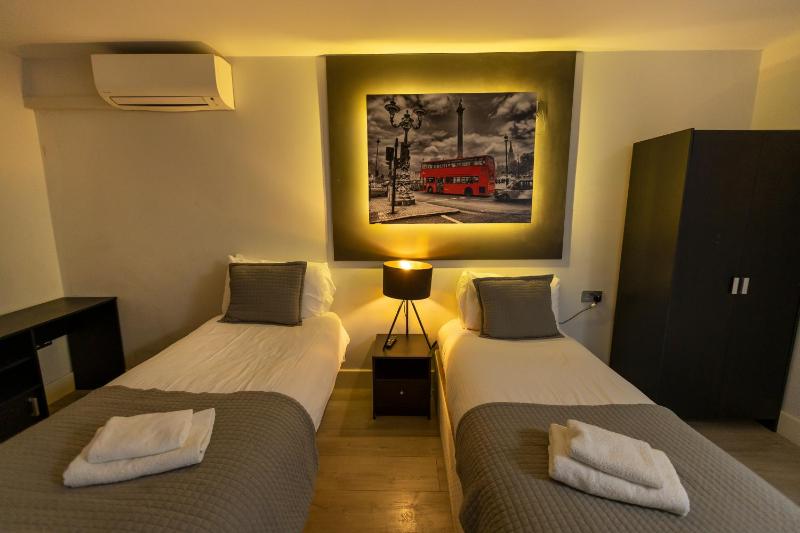 Deluxe Twin Studio image 2