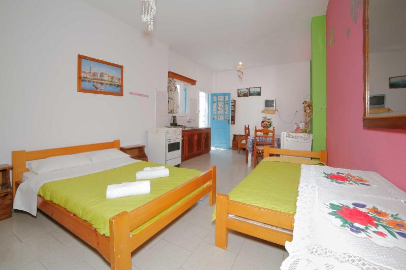 Studio (4 Adults)-Ground Floor image 4