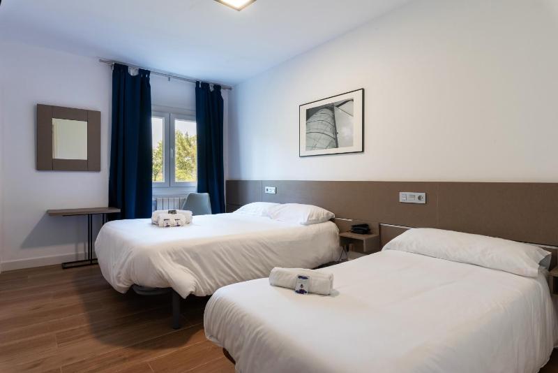 Double Room with Extra Bed image 1