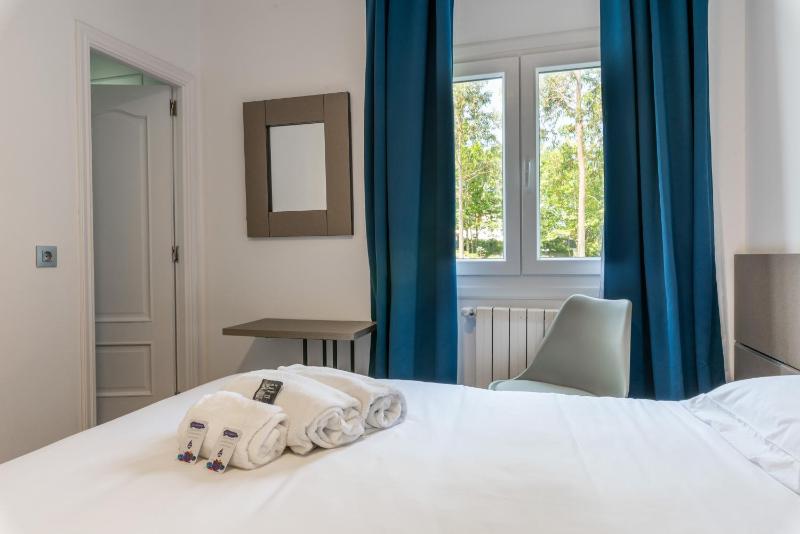 Double or Twin Room with Sea View image 4