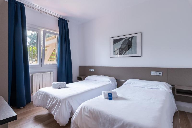 Double or Twin Room with Garden View image 4