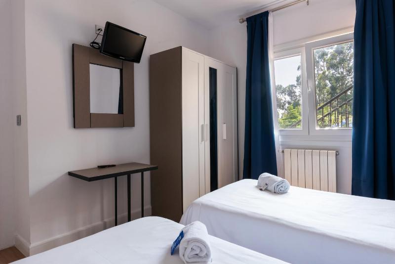Double or Twin Room with Garden View image 3