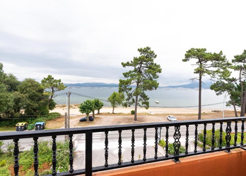 Family Room with Sea View image 2