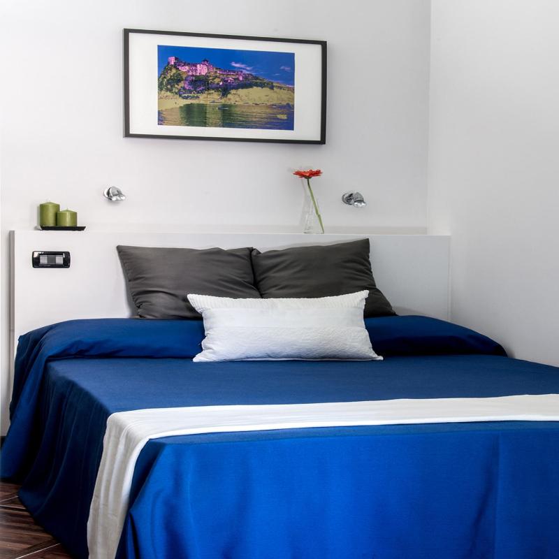 Double Room with Balcony and Private Bathroom image 1