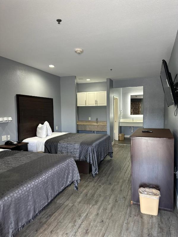 Double Room image 4
