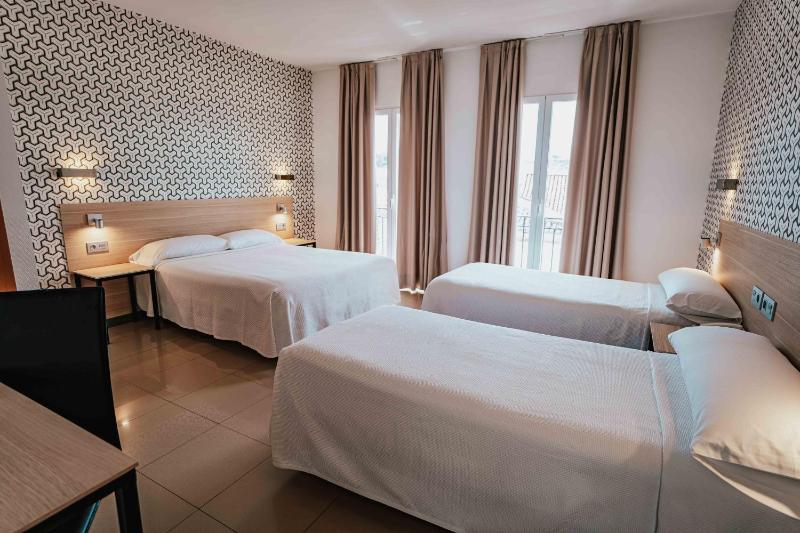 Quadruple Room image 1