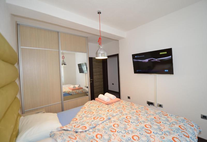 Two-Bedroom Apartment with Balcony with Sea View image 2