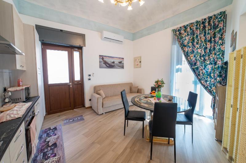 ROSE HOUSE - image 11