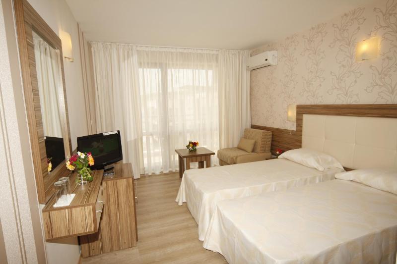 Double or Twin Room (2 Adults + 1 Child) image 2