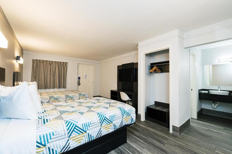 Deluxe Quadruple Room - Smoking image 4