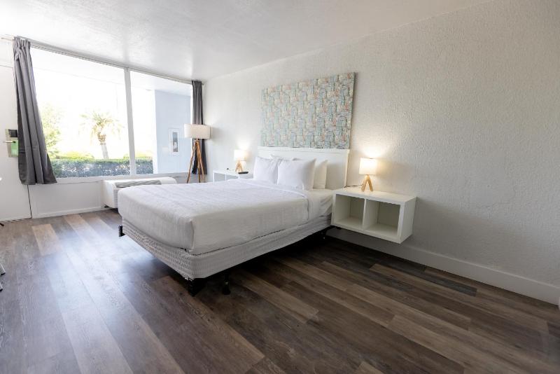 Double Room image 3