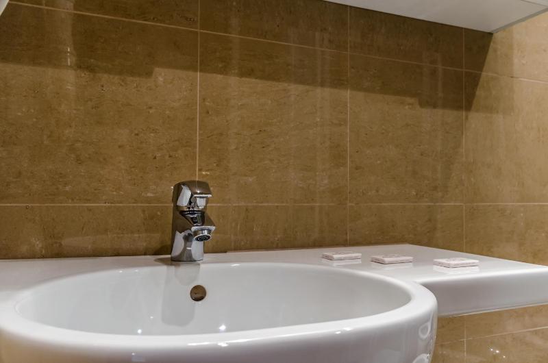 Studio (2 Adults) image 2