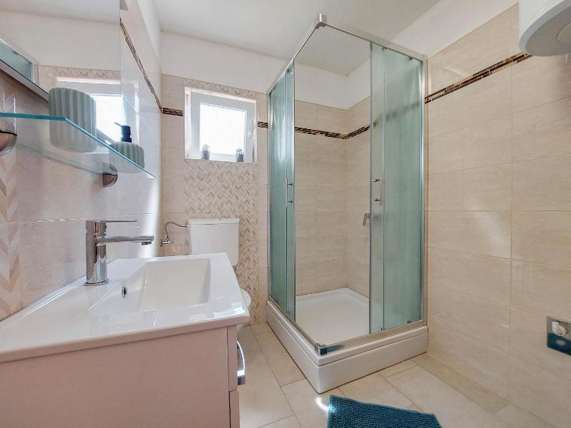 One-Bedroom Apartment image 4