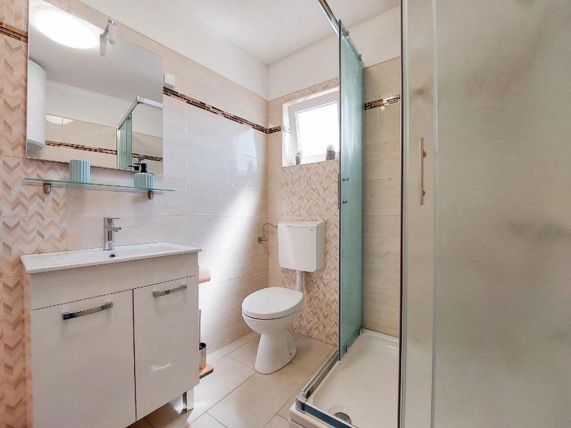 One-Bedroom Apartment image 3