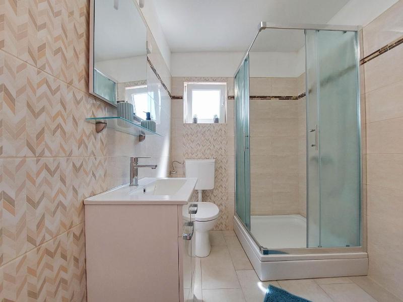 One-Bedroom Apartment image 2