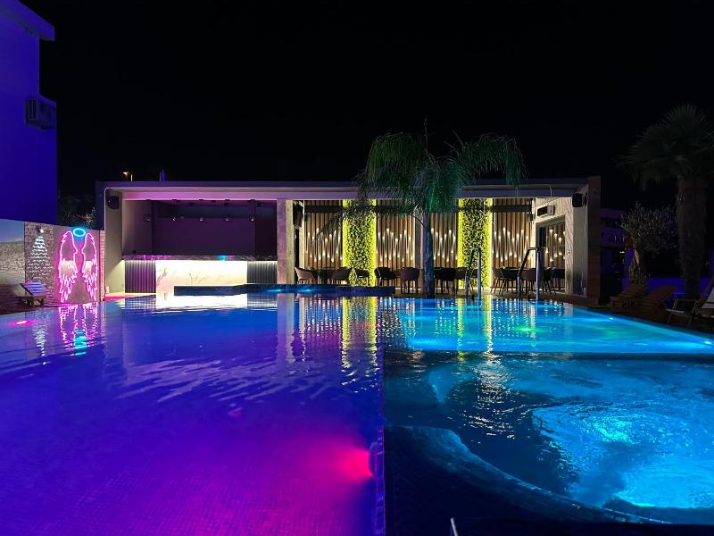 King Room with Pool View image 2