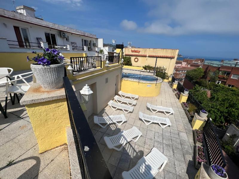 Apartaments Monjardí - image 41