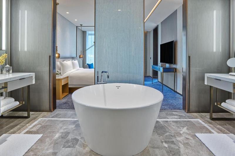 Caroline Astor Suite image 4