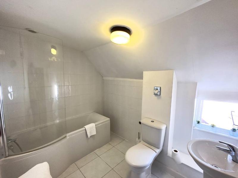 Double Room with Private Bathroom image 3