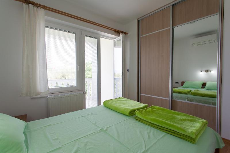 Superior Two-Bedroom Apartment with Balcony and Sea View image 4
