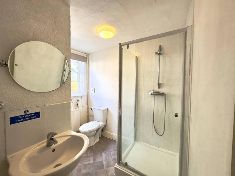 Standard Twin Room image 3