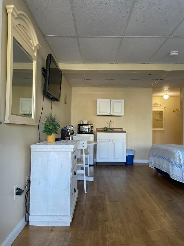 Standard Room with Kitchenette image 4