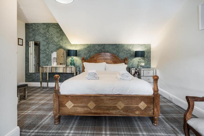 King Room image 4