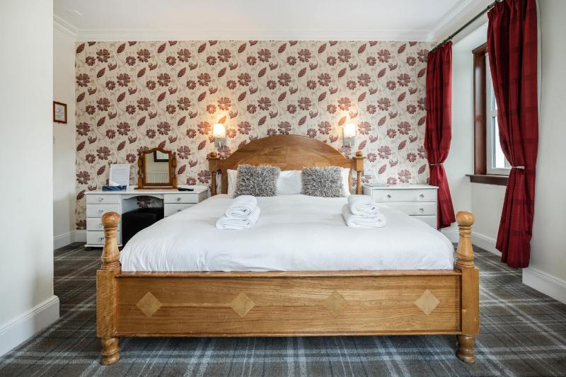 Superior King Room image 4