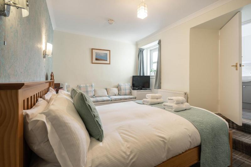Double Room image 2