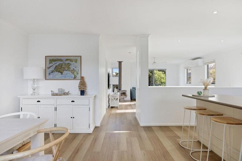 Island Court Images