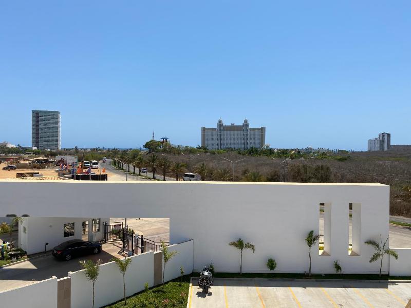 Nuevo Departamento con Excelente Ubicación y Muy Bonita Alberca - Residencial Almarena II - image 11