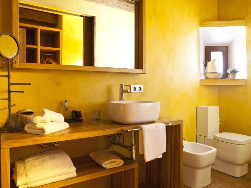Double or Twin Room image 3