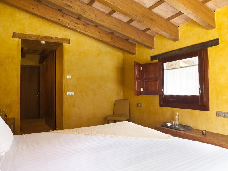 Double or Twin Room image 4