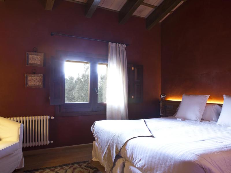 Basic Double Room image 4