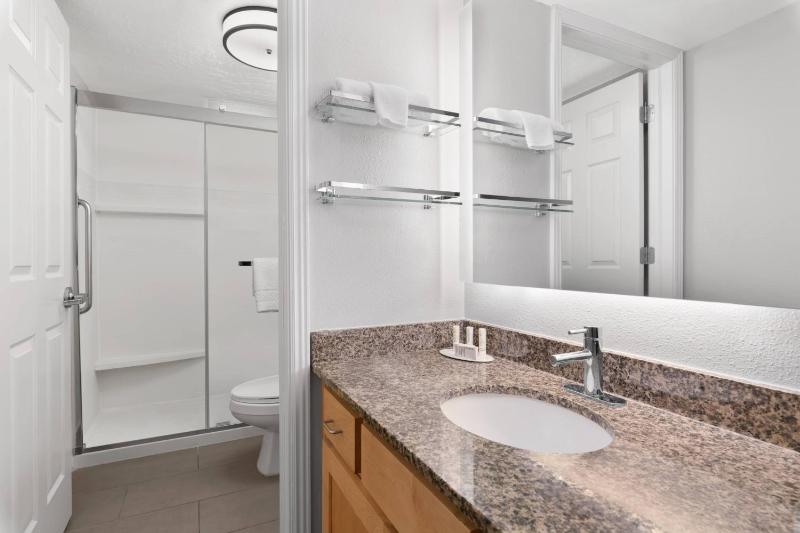 One-Bedroom Suite image 2