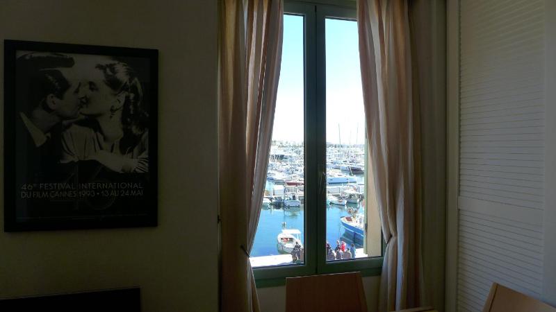 One Bedroom Apartment with Sea View image 1