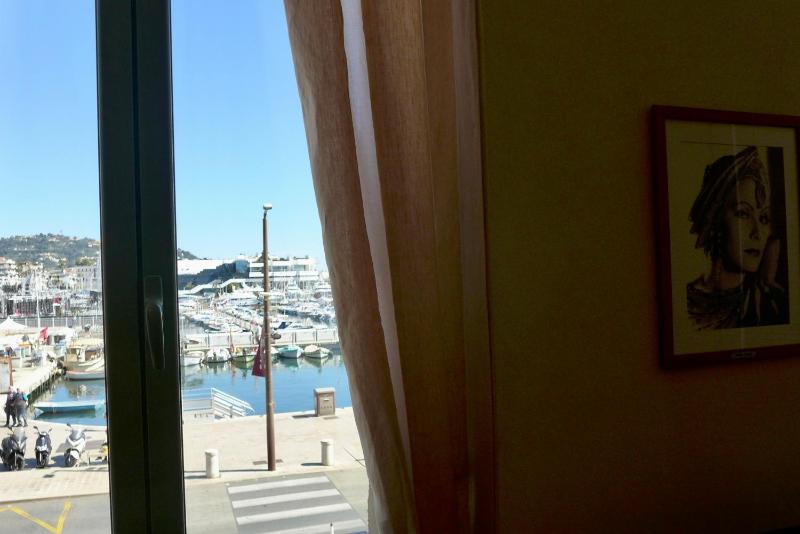 One Bedroom Apartment with Sea View image 4