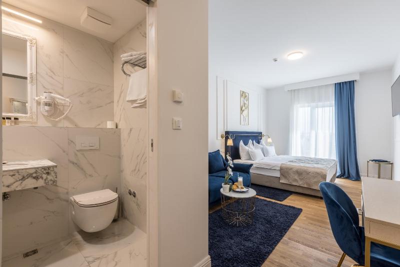Junior Suite with Balcony image 2