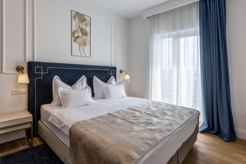 Junior Suite with Balcony image 1