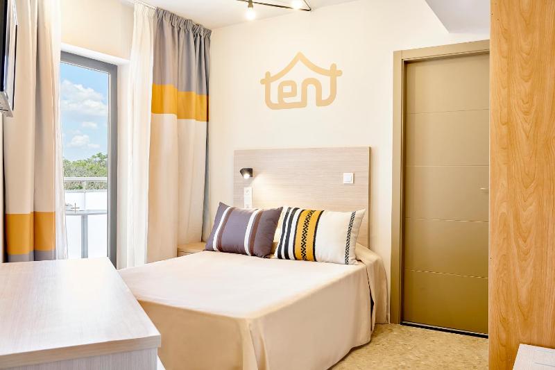 Single Room & Unlimited Brunch image 1