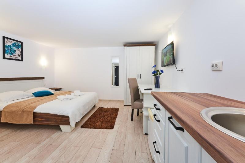 Standard Double Room Groundfloor image 3
