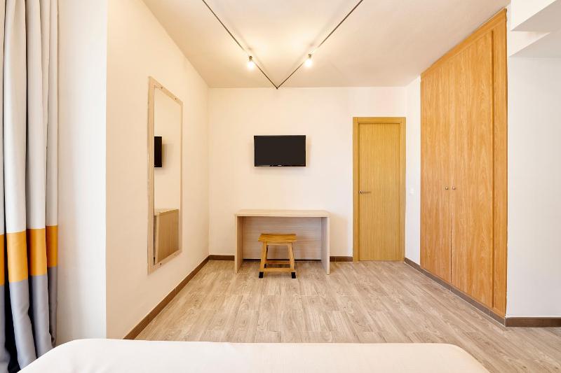 Twin Room & Unlimited Brunch image 1
