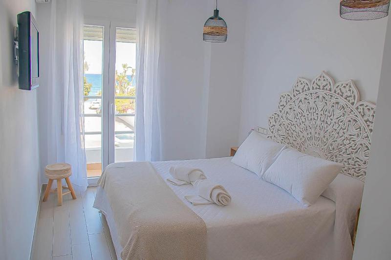 Double Room with Sea View image 1