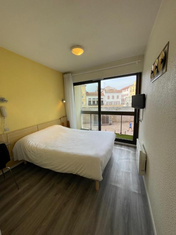 Twin Room image 2